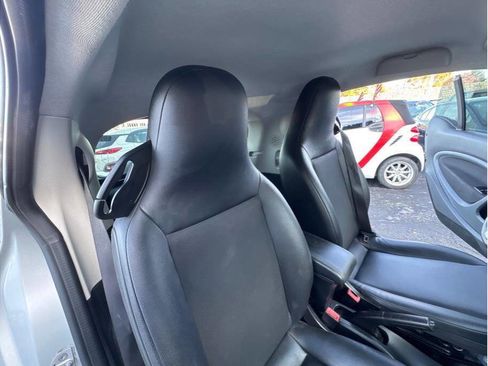 Used 2016 smart fortwo pure image 21