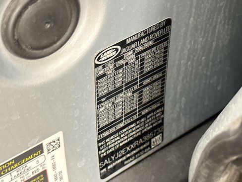 Used 2024 Land Rover Range Rover Velar S image 12