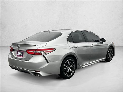 Used 2019 Toyota Camry SE image 5