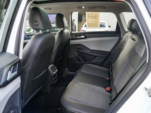 Used 2022 Volkswagen Taos SE FWD image 18