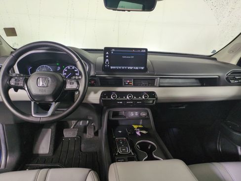 Certified 2025 Honda Pilot Touring image 16