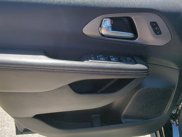 New 2027 Chrysler Pacifica Select w/ Family Tech Group FWD image 12