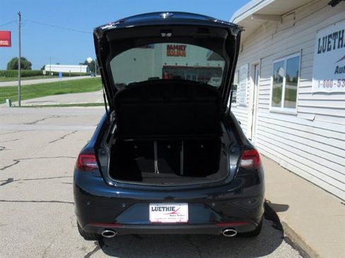 Used 2018 Buick Regal Essence w/ Driver Confidence Package #1 FWD image 9