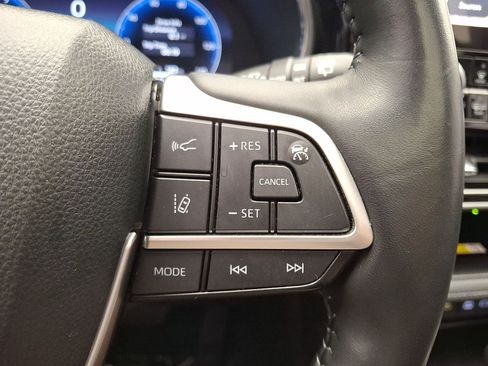 Used 2023 Toyota Highlander Platinum AWD/4WD image 21