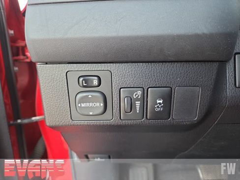 Used 2015 Toyota RAV4 LE AWD/4WD image 16