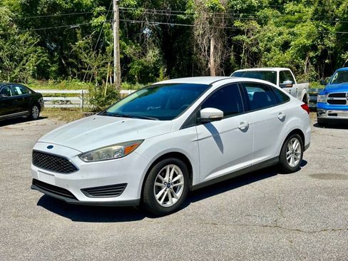 Used 2015 Ford Focus SE FWD image 3