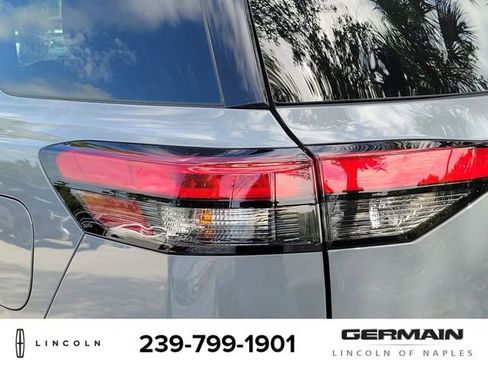 Used 2024 Nissan Pathfinder Platinum AWD/4WD image 15