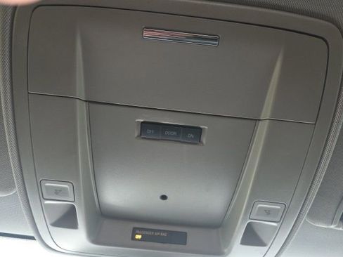 Used 2015 Chevrolet Silverado 1500 LT image 25