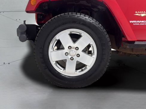 Used 2010 Jeep Wrangler Unlimited Sahara w/ Mopar Chrome Edition Group AWD/4WD image 26
