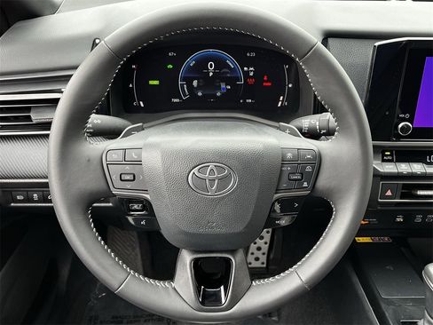 Used 2025 Toyota Camry SE image 11
