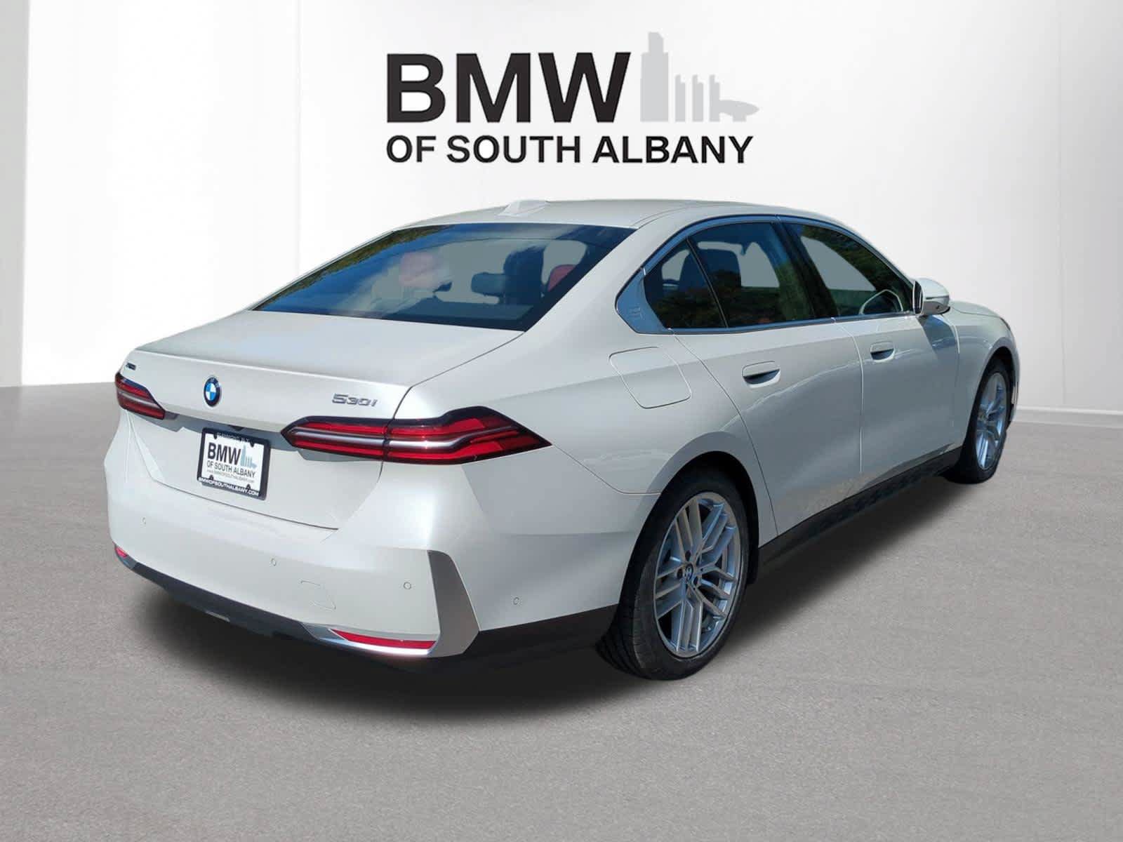 Used 2024 BMW 530i xDrive w/ Premium Package AWD/4WD image 3