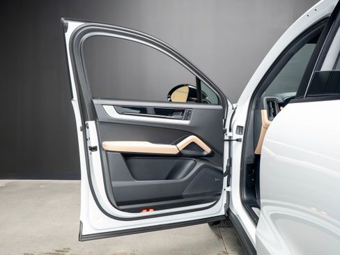 Certified 2025 Porsche Cayenne S AWD/4WD image 37