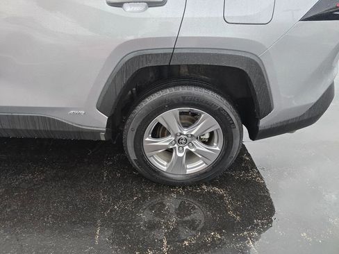 Certified 2025 Toyota RAV4 LE AWD/4WD image 4