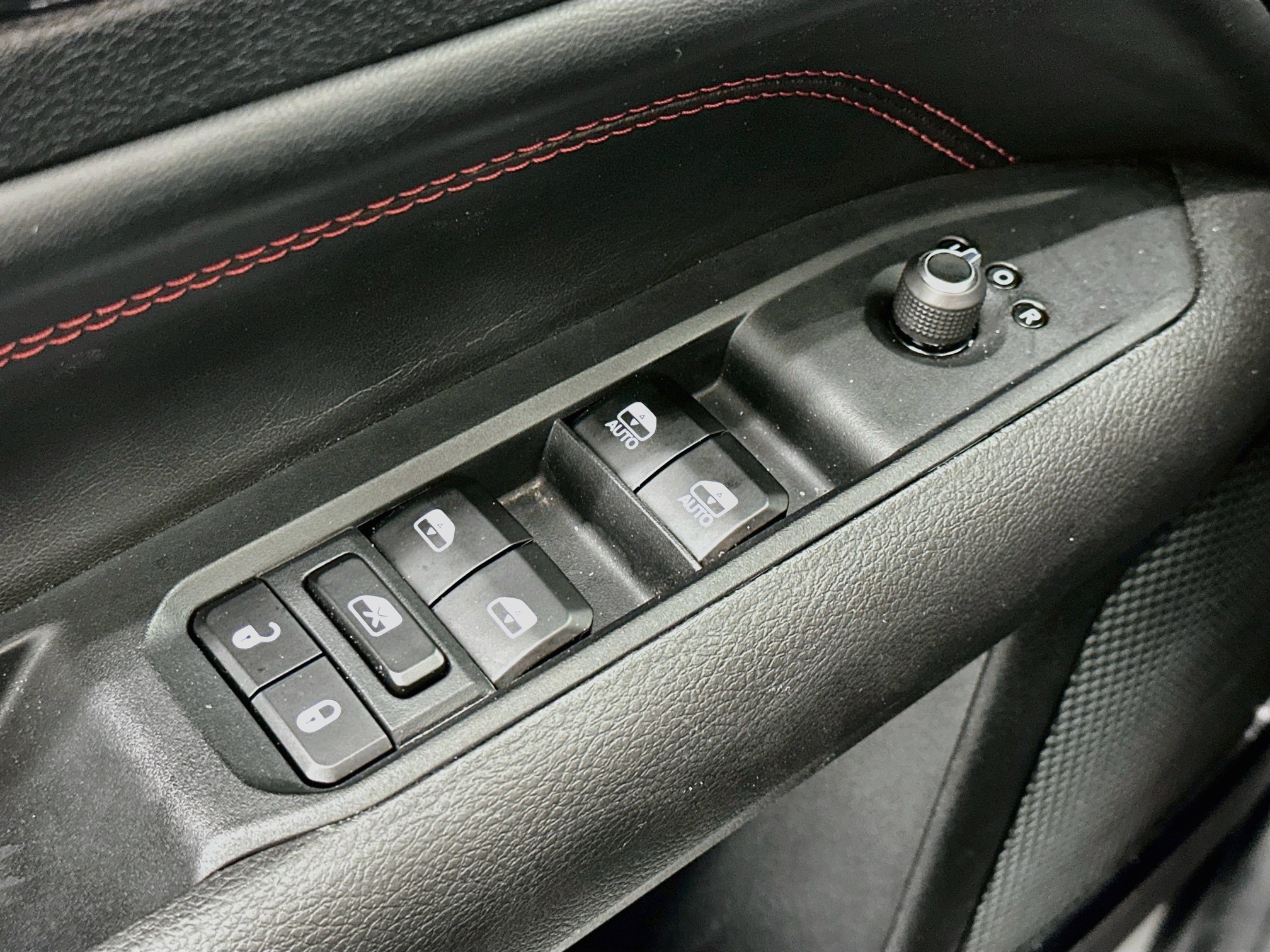 Used 2025 Jeep Compass Trailhawk AWD/4WD image 15