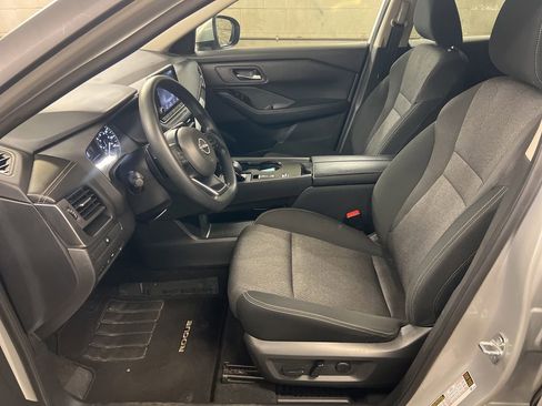 Used 2024 Nissan Rogue SV FWD image 16