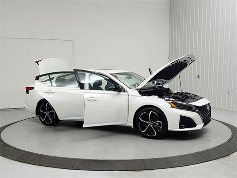 New 2025 Nissan Altima 2.5 SR w/ SR Premium Package image 9