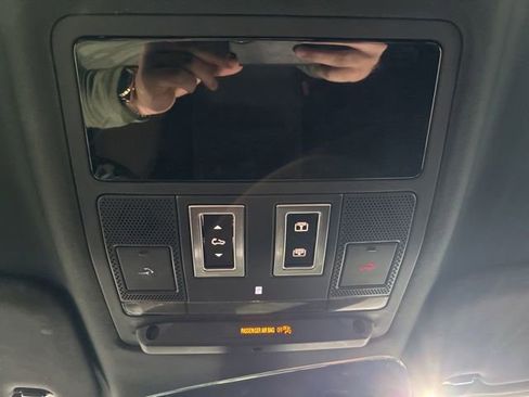 Used 2024 Land Rover Defender 110 S image 31