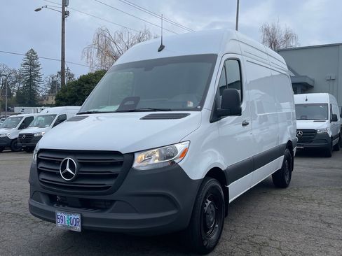 Used 2025 Mercedes-Benz Sprinter 2500 image 1