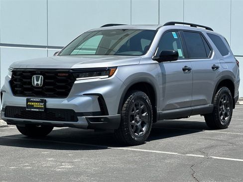 New 2025 Honda Pilot TrailSport image 8