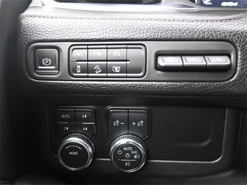 Used 2023 GMC Yukon Denali image 17