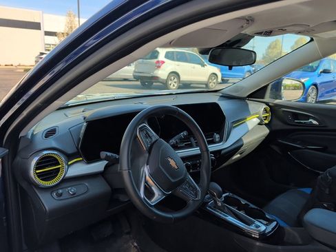 Used 2024 Chevrolet Trax LT w/ Driver Confidence Package FWD image 4