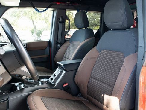 Used 2023 Ford Bronco Outer Banks image 9