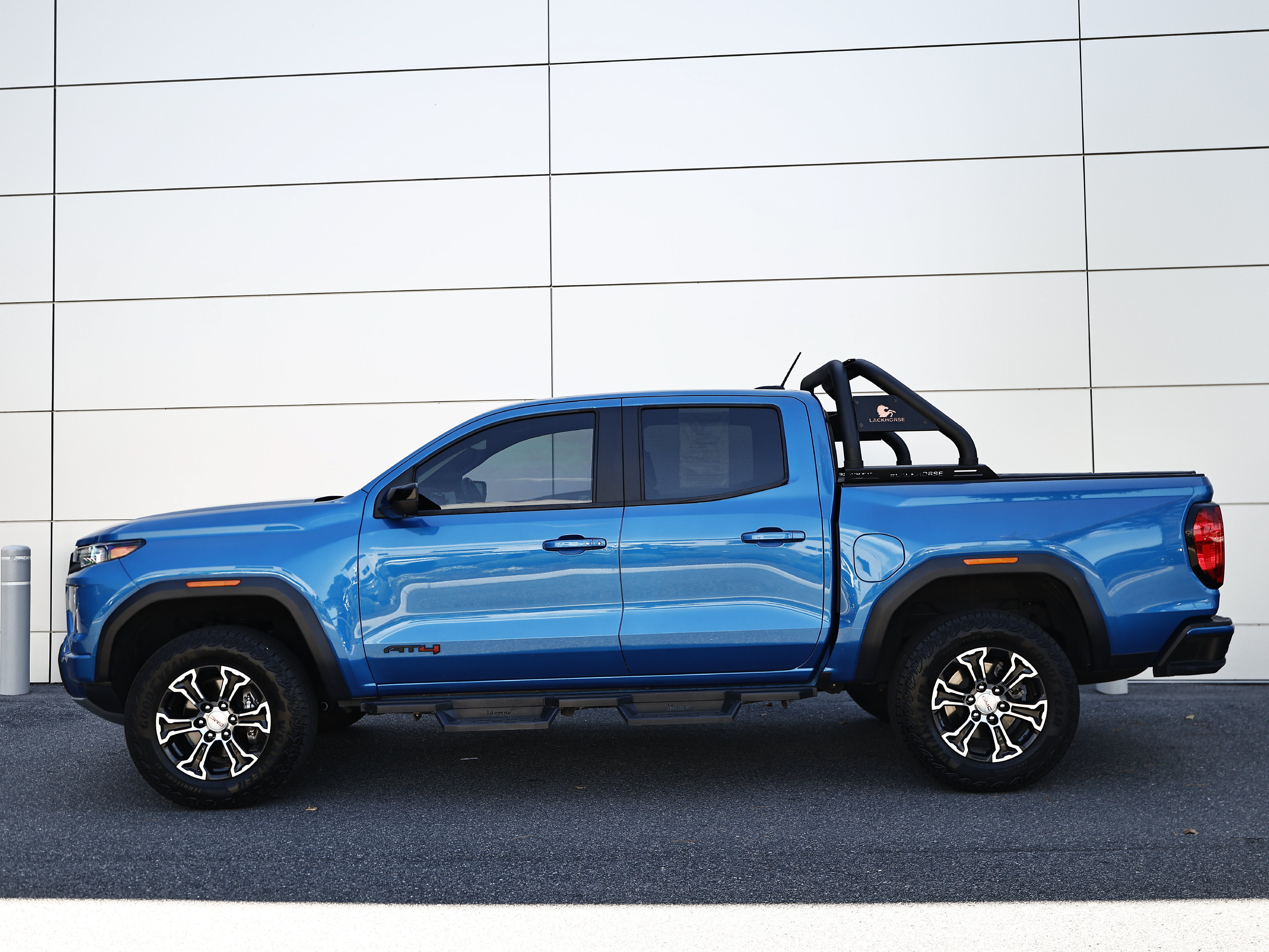 Used 2023 GMC Canyon AT4 w/ AT4 Premium Package AWD/4WD image 7