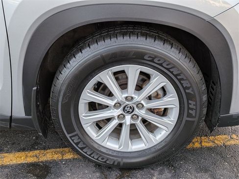 Used 2024 Toyota Grand Highlander Limited image 19