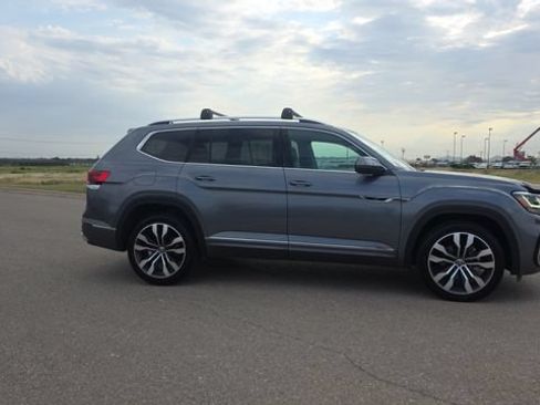 Used 2023 Volkswagen Atlas SEL Premium AWD/4WD image 5