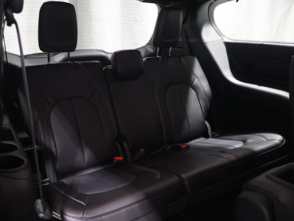 Used 2023 Chrysler Pacifica Touring-L w/ Uconnect Theater Family Group FWD image 21