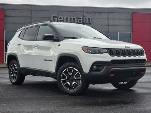 Used 2025 Jeep Compass Trailhawk AWD/4WD image 2