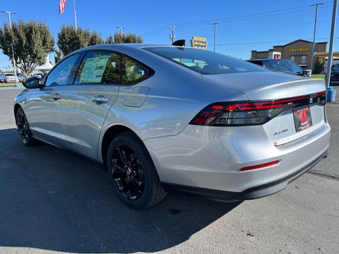 New 2025 Honda Accord SE image 8