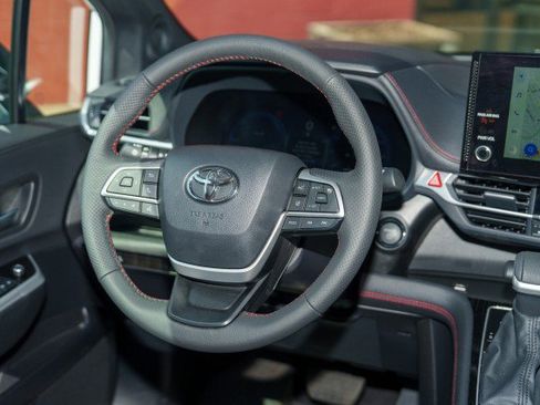 Used 2025 Toyota Sienna XSE w/ XSE Plus Package image 12