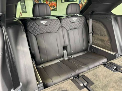 Used 2018 Bentley Bentayga image 14