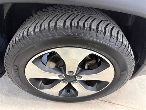 Certified 2019 Jeep Compass Latitude w/ Cold Weather Group FWD image 12
