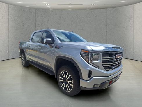 Used 2024 GMC Sierra 1500 AT4 w/ Technology Package AWD/4WD image 7