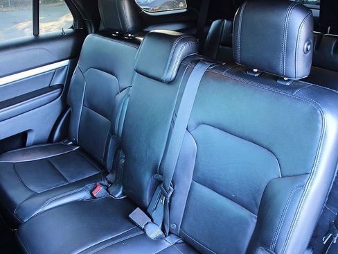 Used 2016 Ford Explorer XLT w/ Equipment Group 202A FWD image 14