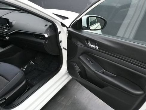 Used 2021 Nissan Altima 2.5 S FWD image 14