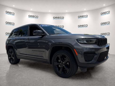 Used 2022 Jeep Grand Cherokee Altitude RWD image 1
