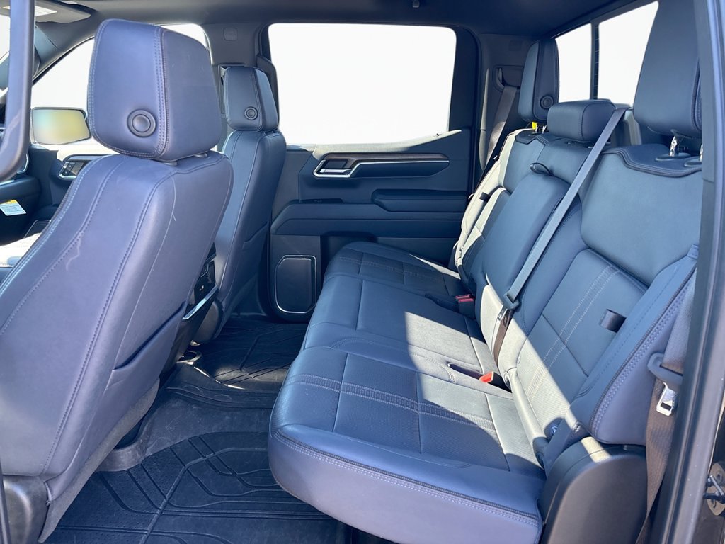 Used 2023 Chevrolet Silverado 1500 High Country w/ High Country Premium Package AWD/4WD image 19