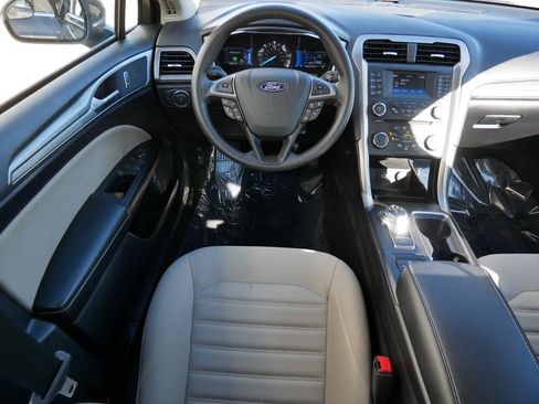 Used 2018 Ford Fusion S image 10