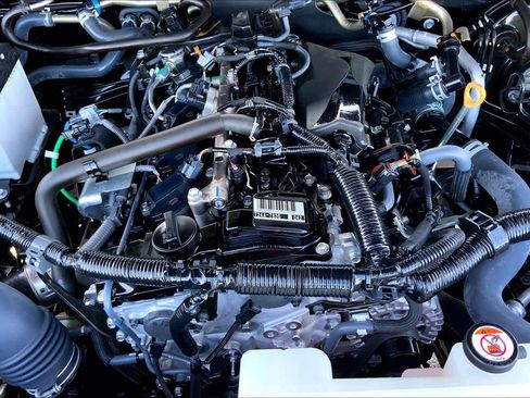 Certified 2025 Toyota Tacoma SR5 image 31