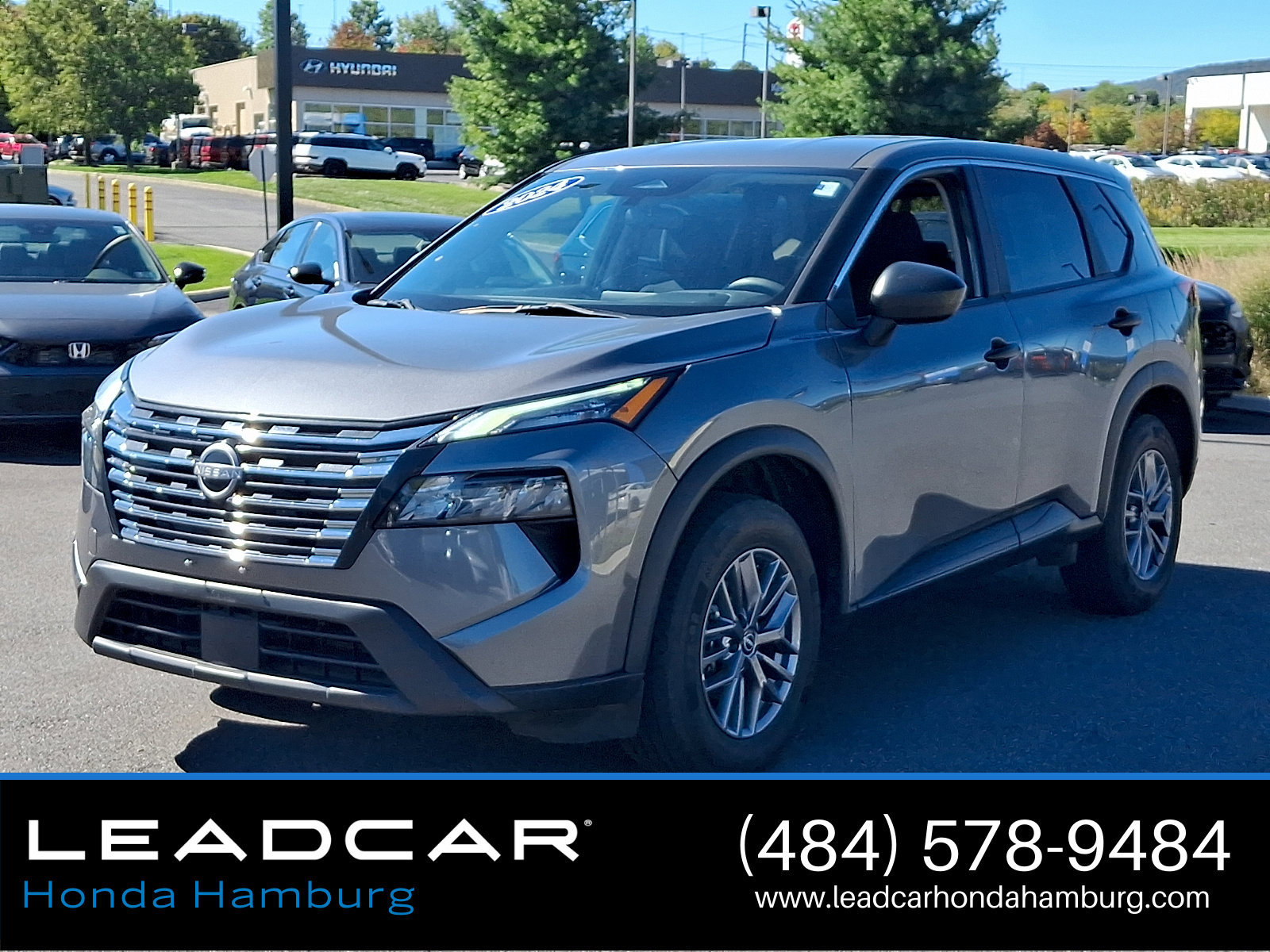 Used 2024 Nissan Rogue S AWD/4WD image 2