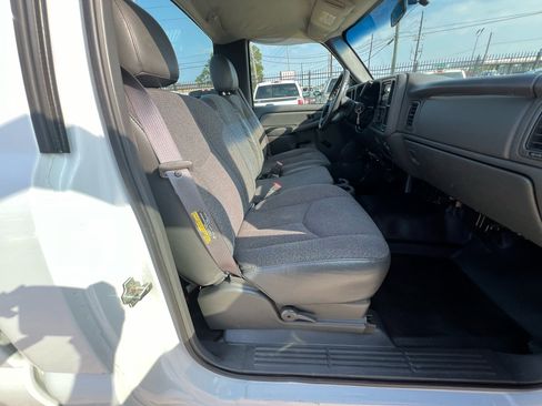 Used 2004 GMC Sierra 2500 W/T image 31