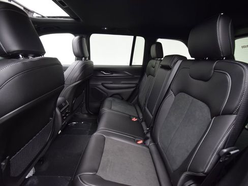 New 2025 Jeep Grand Cherokee Laredo image 36