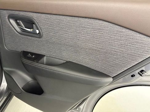 Used 2023 Nissan Rogue SV FWD image 36