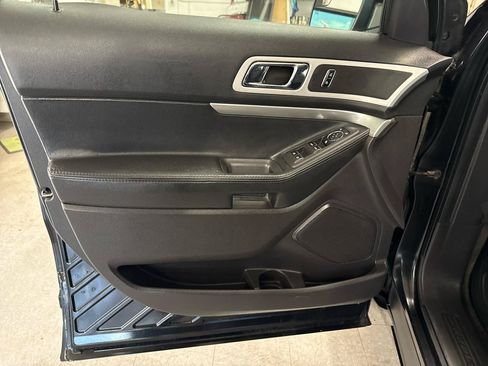 Used 2015 Ford Explorer XLT w/ Equipment Group 202B AWD/4WD image 26