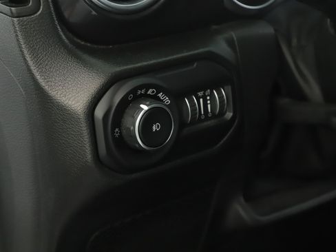 Used 2022 Jeep Wrangler Unlimited Sahara AWD/4WD image 8