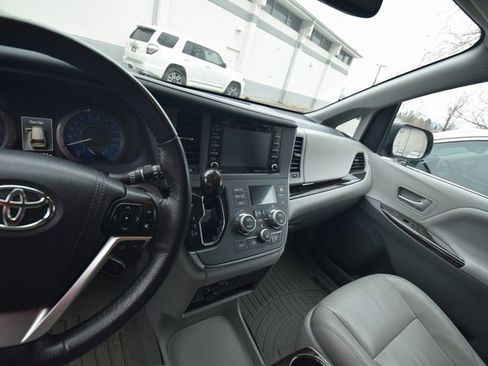 Used 2018 Toyota Sienna AWD image 10