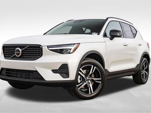 New 2026 Volvo XC40 B5 Core w/ Climate Package AWD/4WD image 1